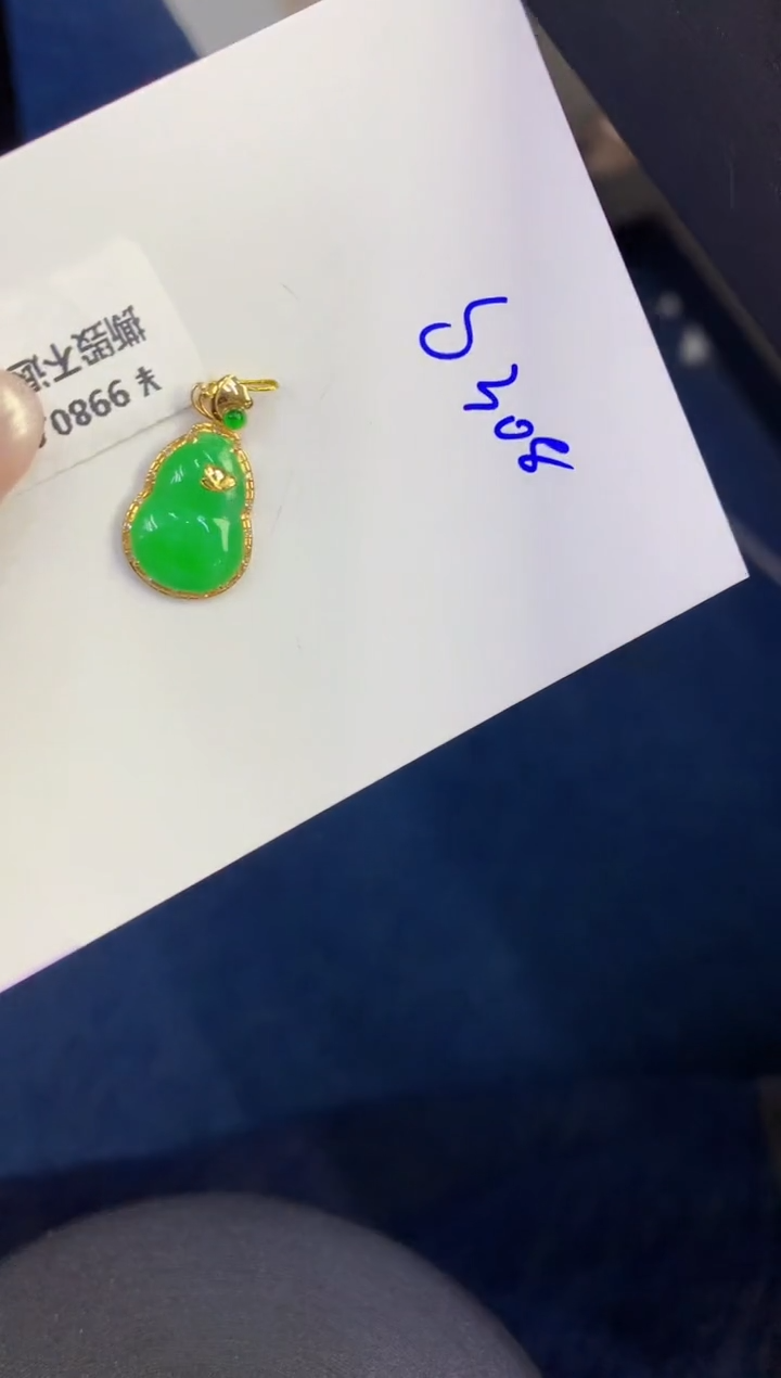 颈饰18K金镶嵌翡翠缅甸天然翡翠A货