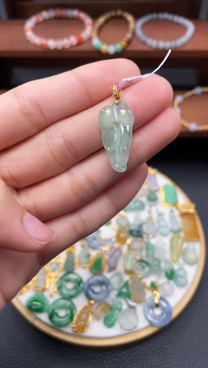 【闪购商品】翡翠吊坠(不含链)18K金镶嵌一个   JK261