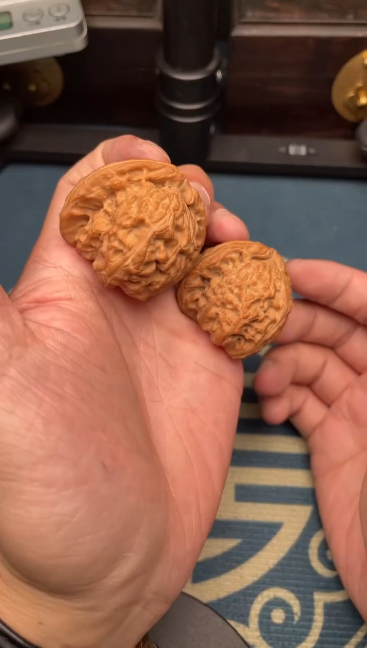 文玩核桃吊坠白狮子42