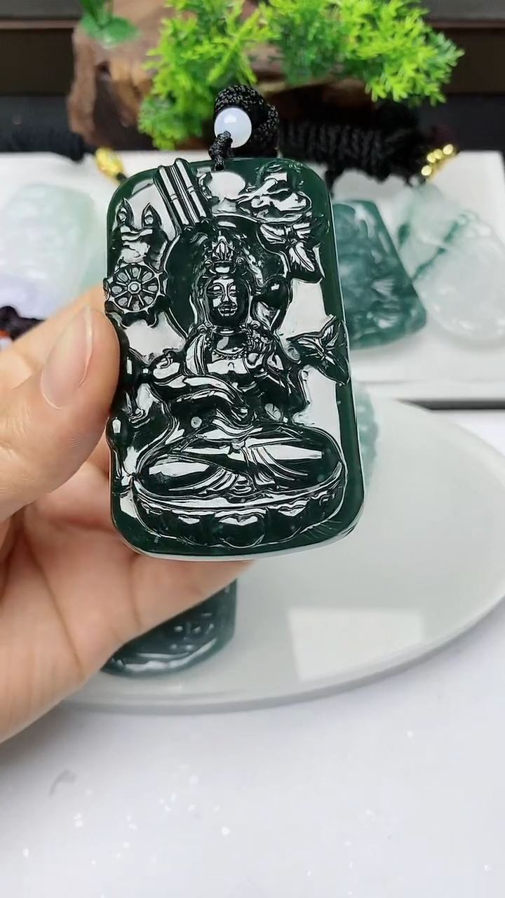 【闪购商品】翡翠颈饰未镶嵌         