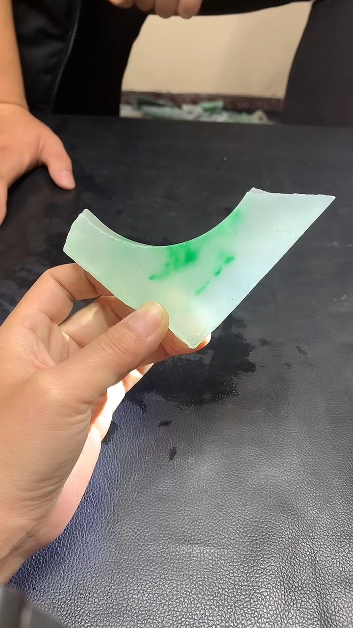 玉冰飘绿花边角毛坯