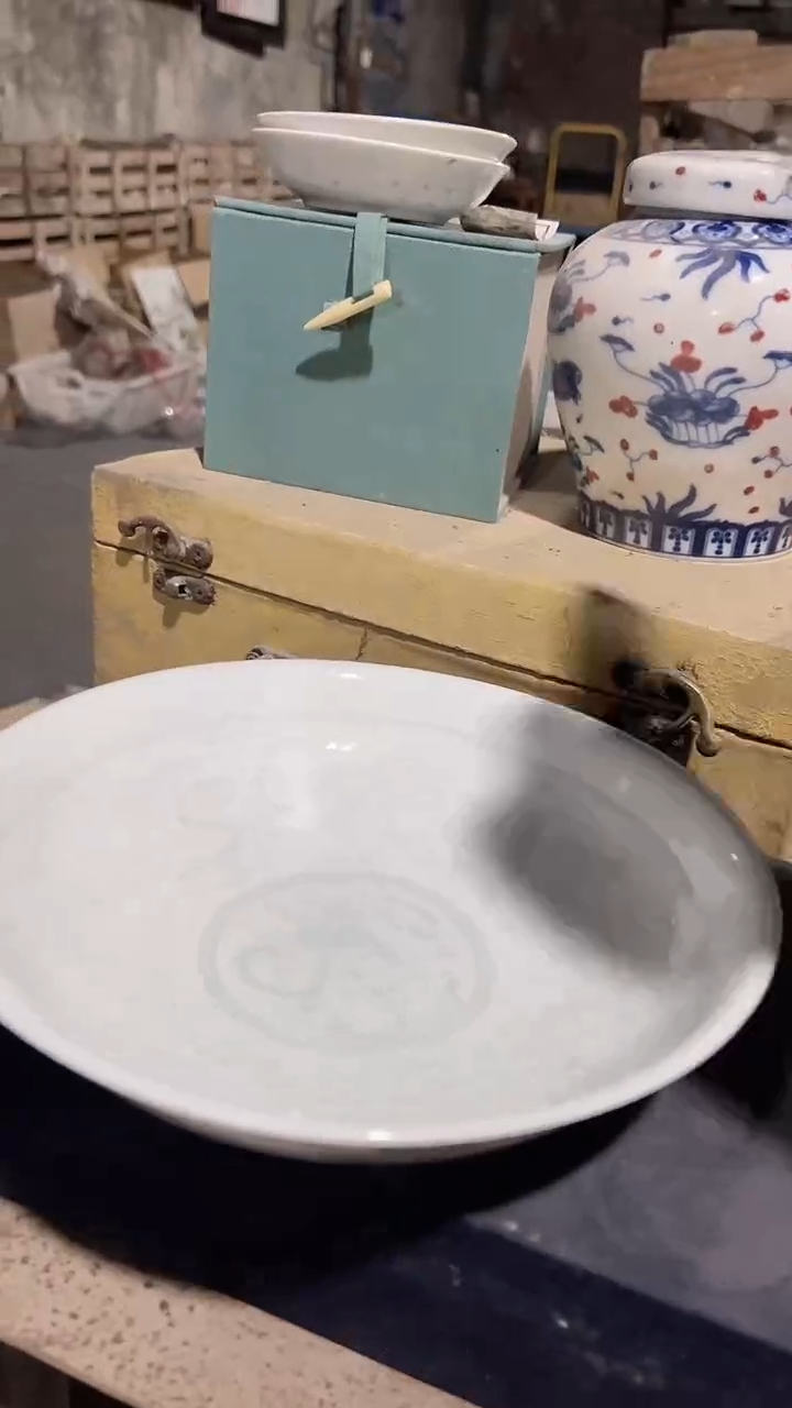 陶景德镇瓷器艺术盘暗调工艺