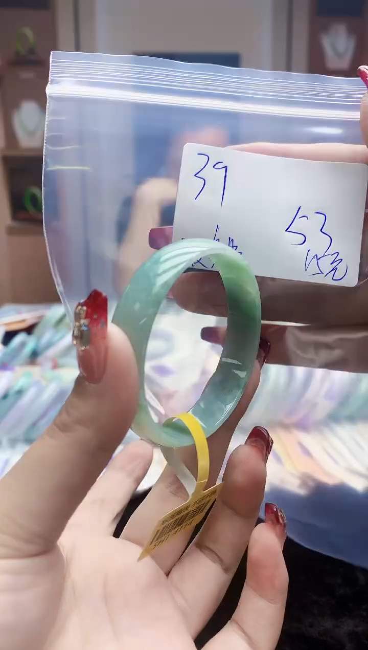 【闪购商品】翡翠手镯未镶嵌1034765167