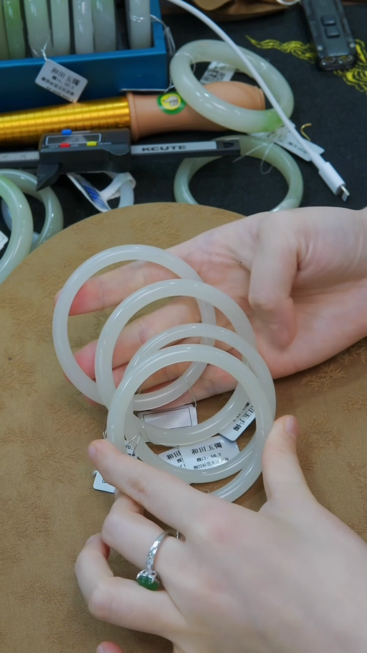 和田玉手镯未镶嵌胖圆条冰晴葡萄肉（多样性发货一件）