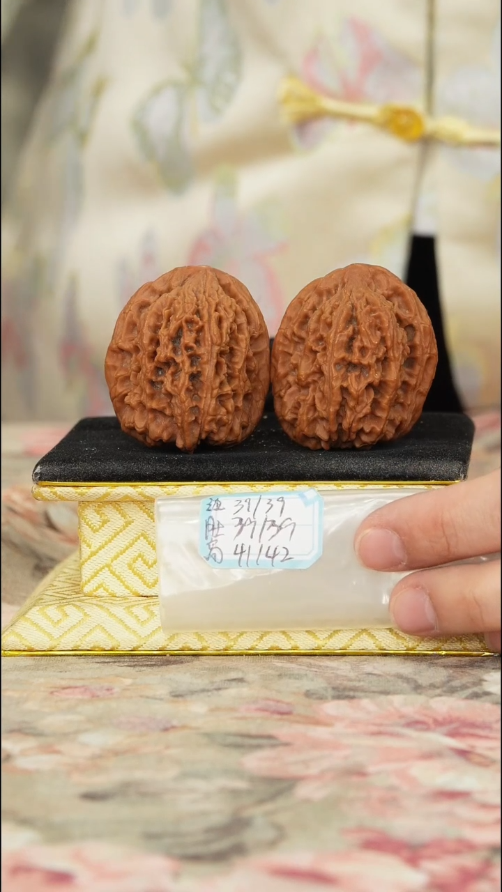 【闪购商品】文玩核桃把件龙纹将军榜有修