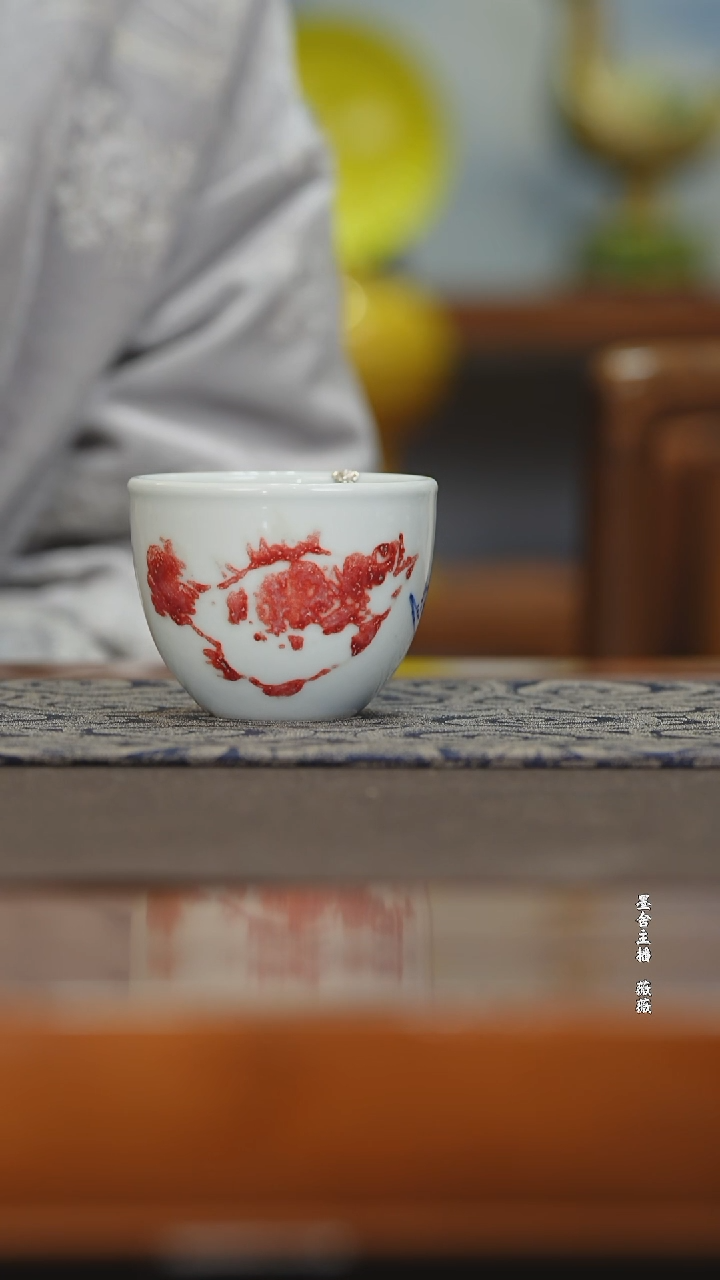 【闪购商品】皇窑黄云鹏亲工青花釉里红鳜鱼卧足缸杯