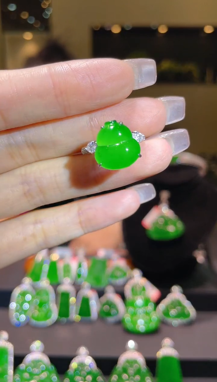 【闪购商品】翡翠吊坠(不含链)18K金镶嵌A60天然A货翡翠