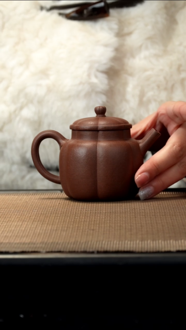 紫砂茶盏底槽清筋纹繁花170CC