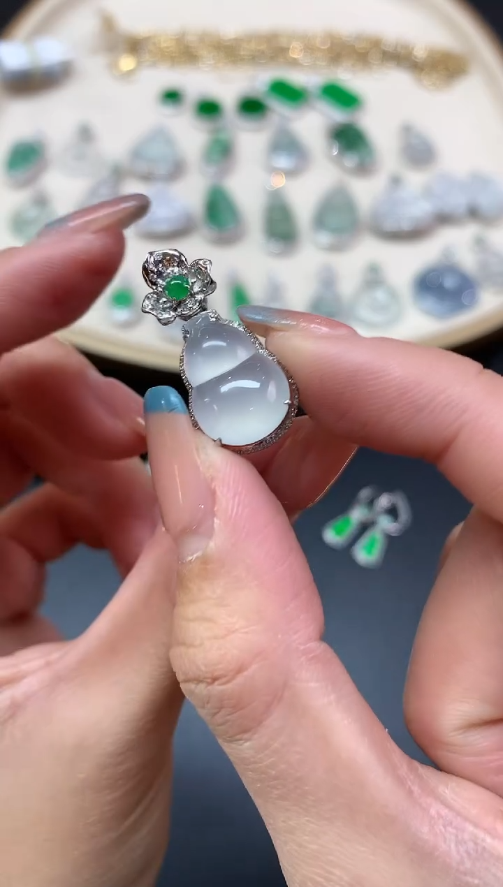 【闪购商品】翡翠吊坠(不含链)18K金镶嵌吊坠A500|6800