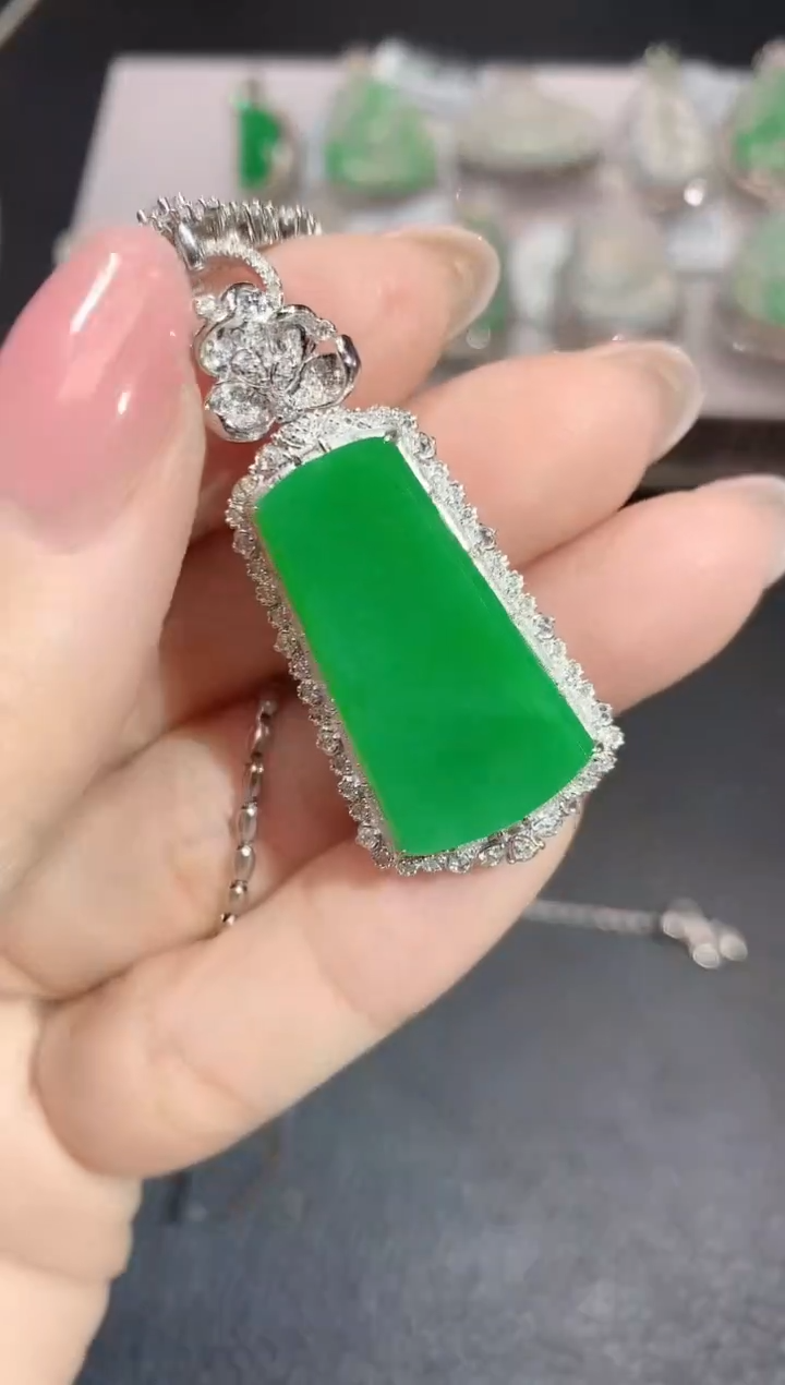 【闪购商品】翡翠吊坠(不含链)18K金镶嵌C26