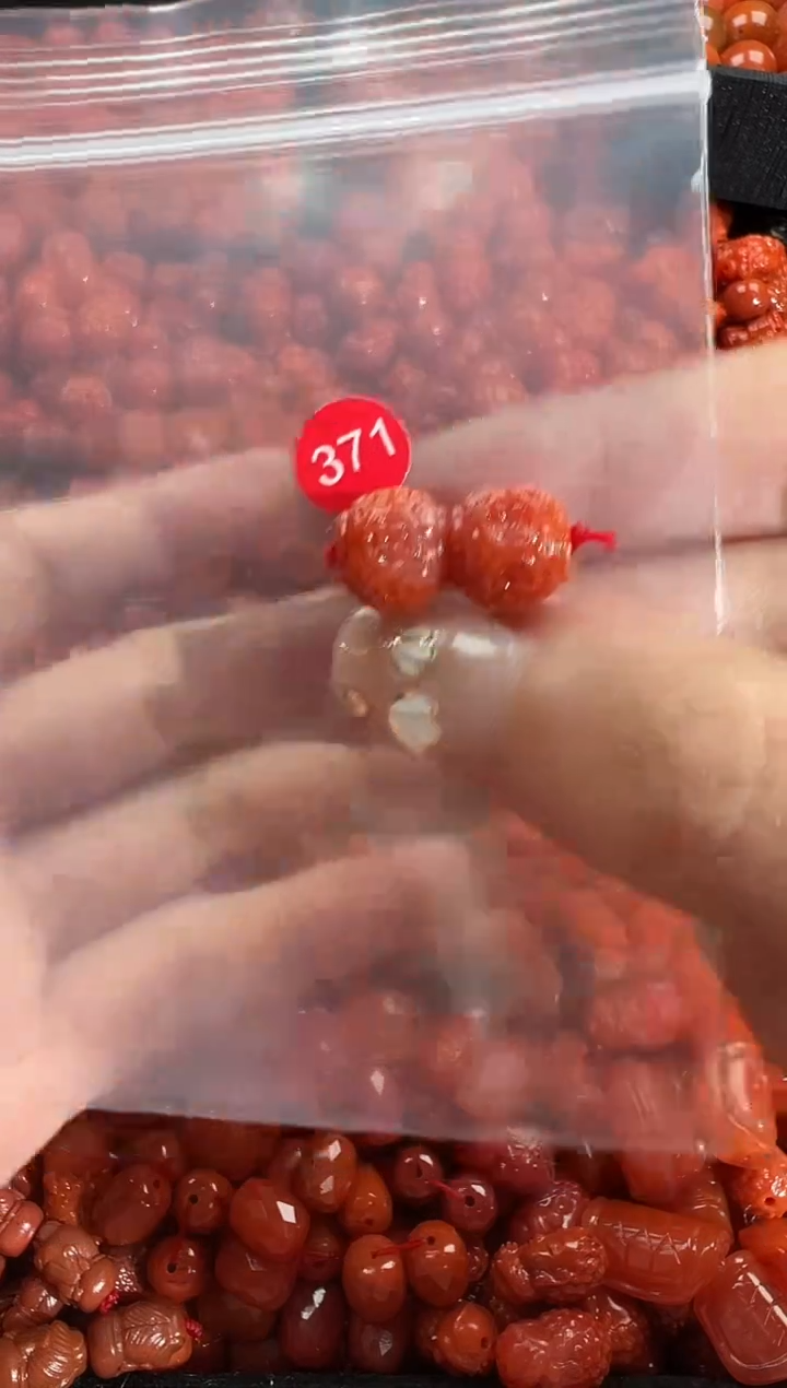 颈饰未镶嵌南红玛瑙1