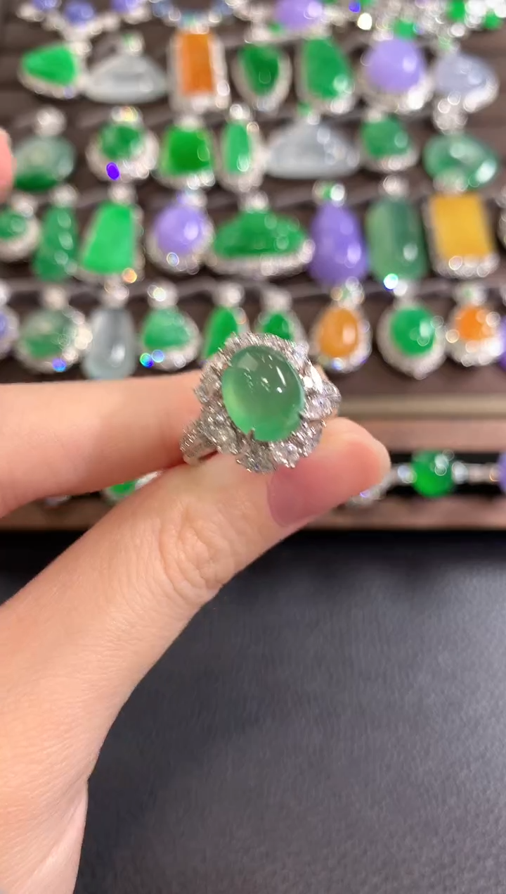 18K金镶嵌戒指翡翠冬日珠宝E47