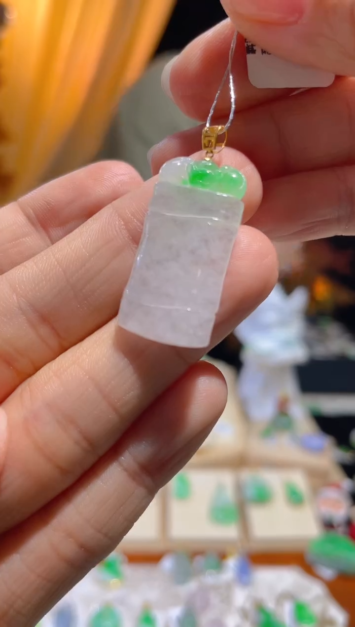 【闪购商品】翡翠颈饰18K金镶嵌假一赔三