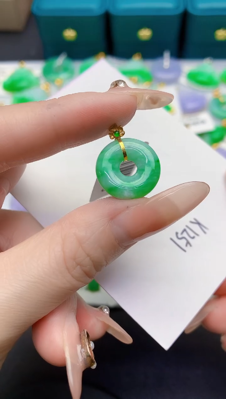 颈饰18K金镶嵌翡翠缅甸天然翡翠A货