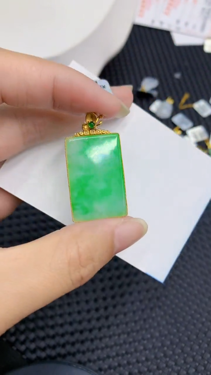 【闪购商品】翡翠颈饰18K金镶嵌            8