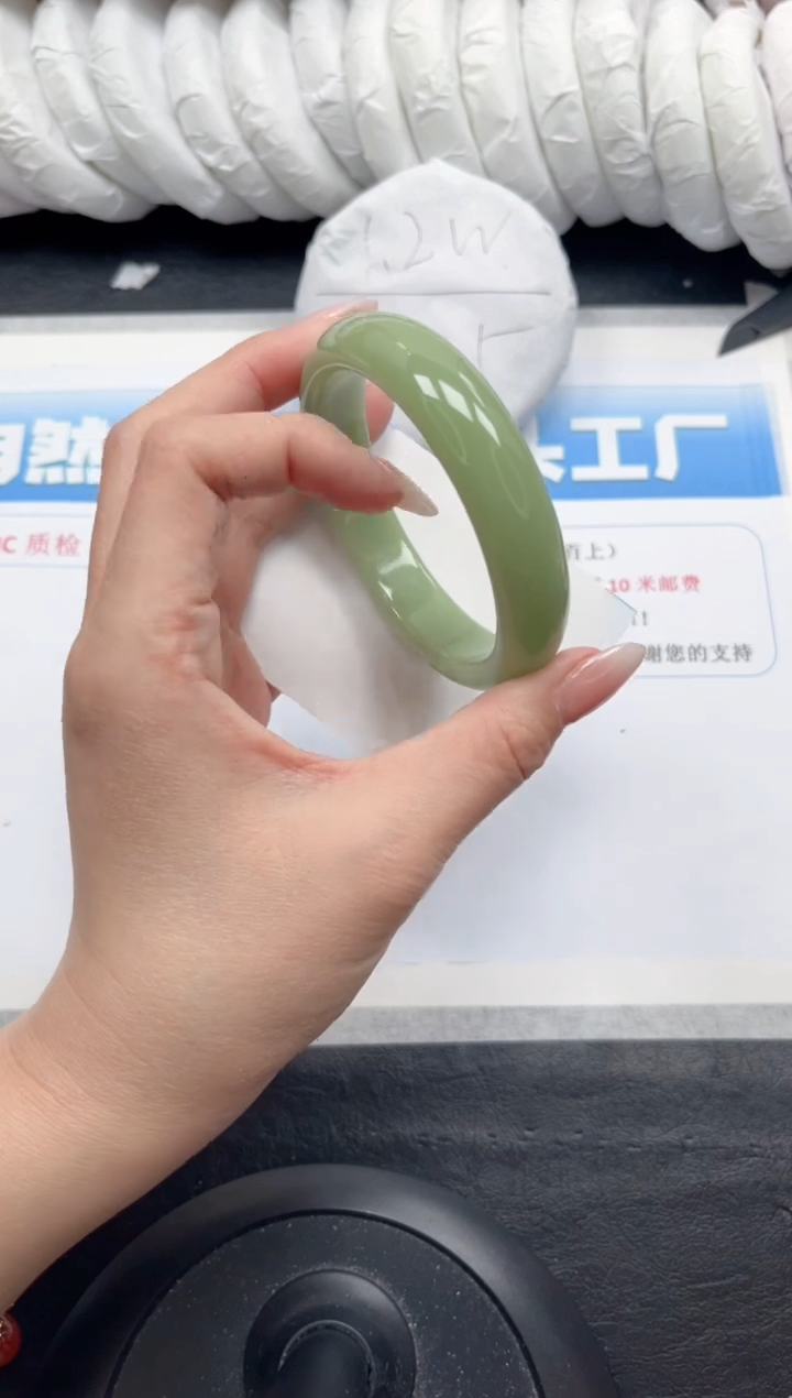 【闪购商品】石英质玉手镯未镶嵌217-60