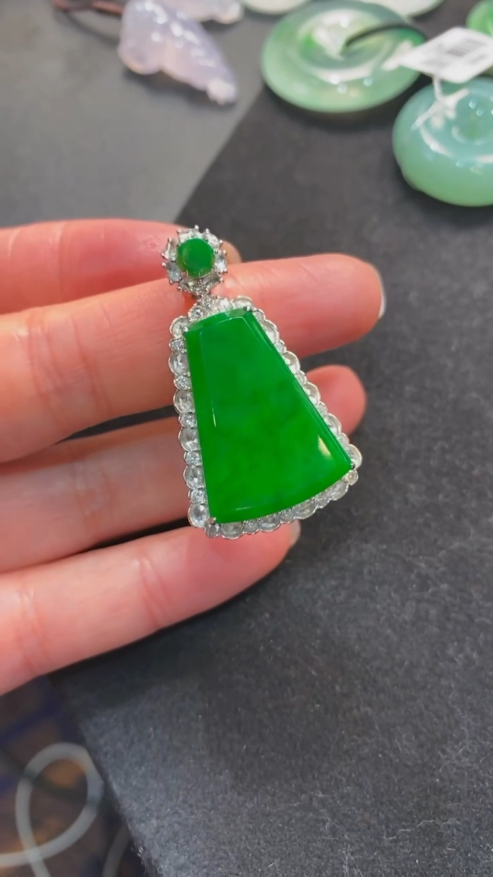 【闪购商品】翡翠颈饰未镶嵌无事牌