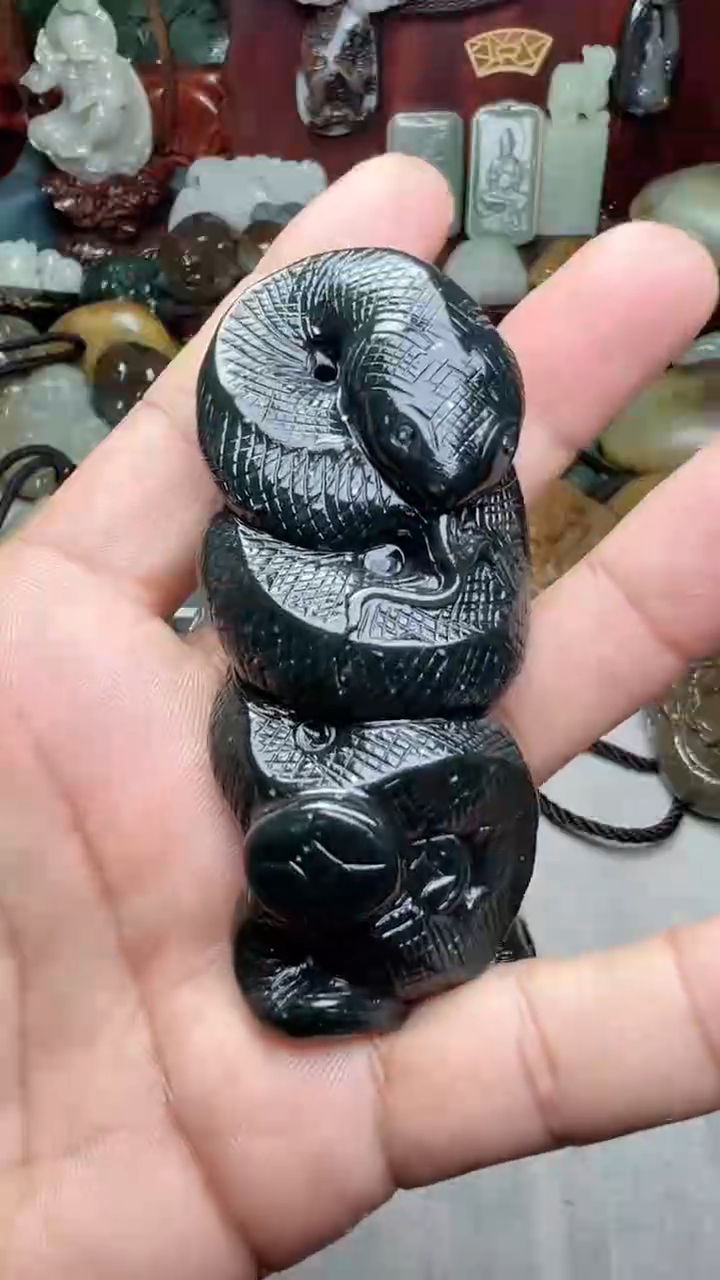 和田玉未镶嵌把件-