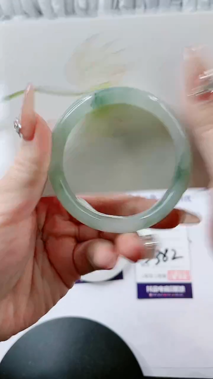 【闪购商品】石英质玉手镯未镶嵌多样性发货S382