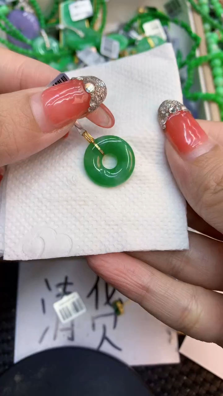 颈饰18K金镶嵌翡翠1