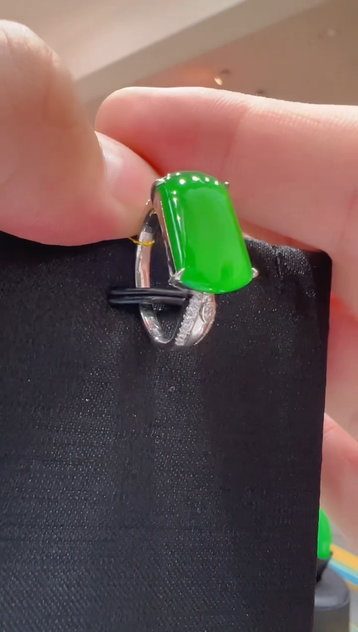 【闪购商品】翡翠戒指18K金镶嵌            