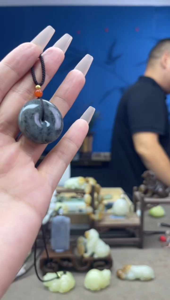 和田玉未镶嵌颈饰1