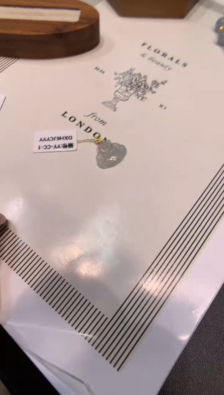 颈饰18K金镶嵌翡翠佛公