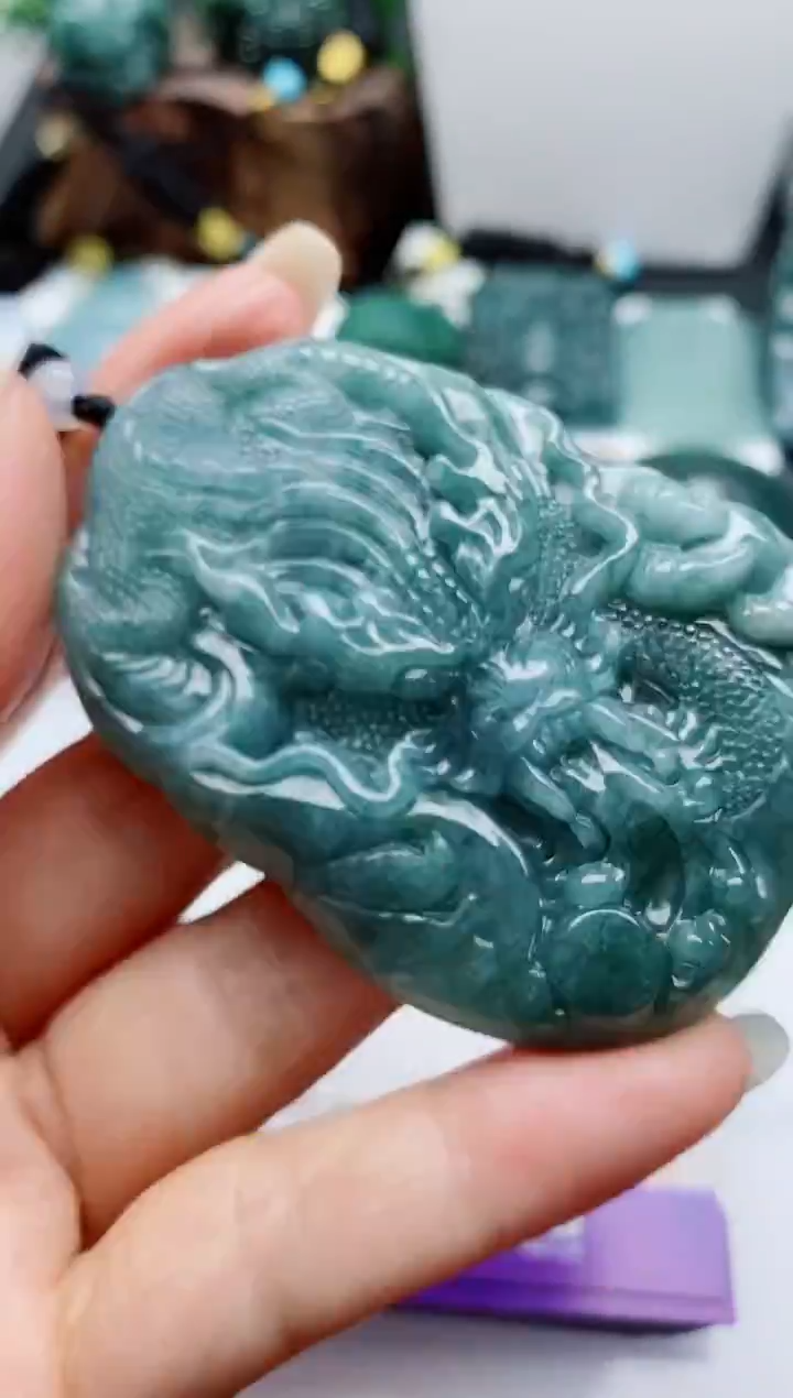 颈饰未镶嵌翡翠               