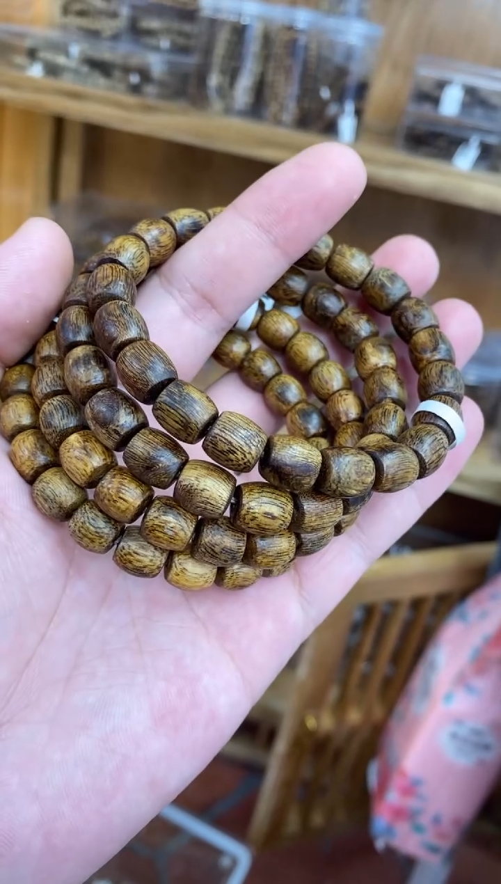 沉香手串海南乌身圆叶老型单圈虫漏0.9多样性发其一