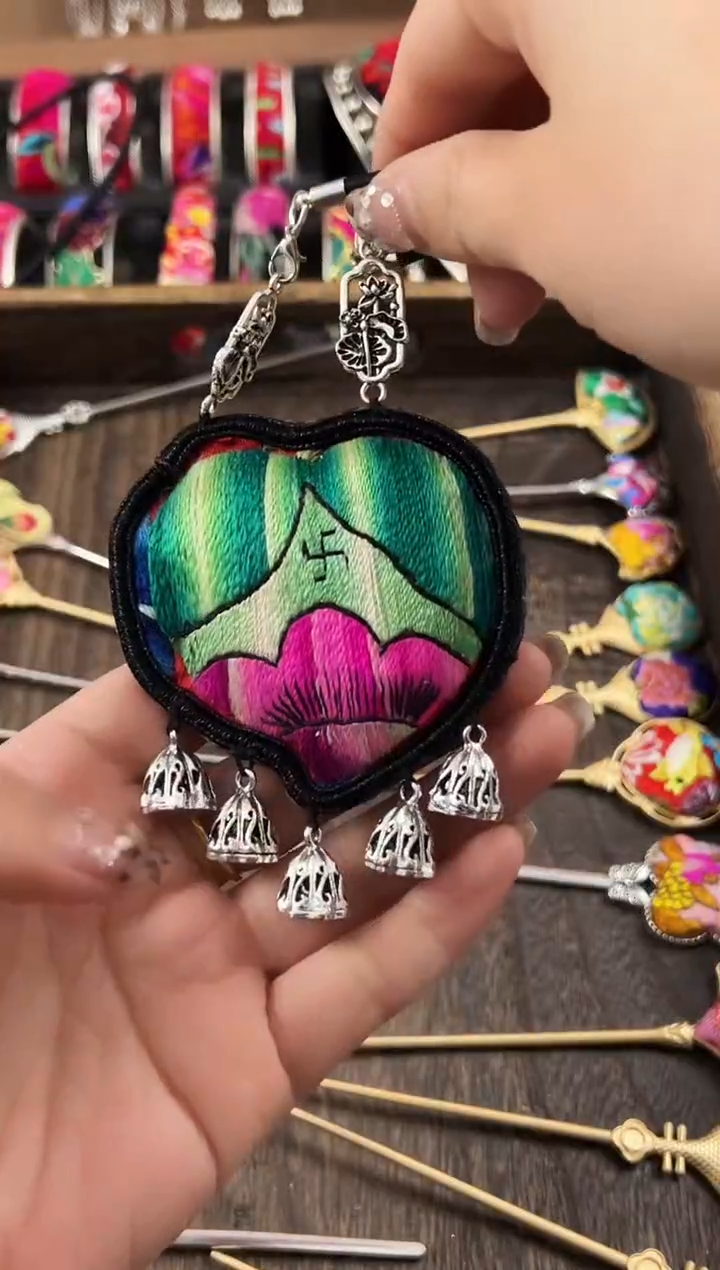 【闪购商品】织绣民族风老绣饰品470