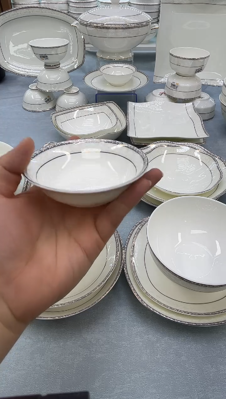 骨瓷玲珑4碟8个  