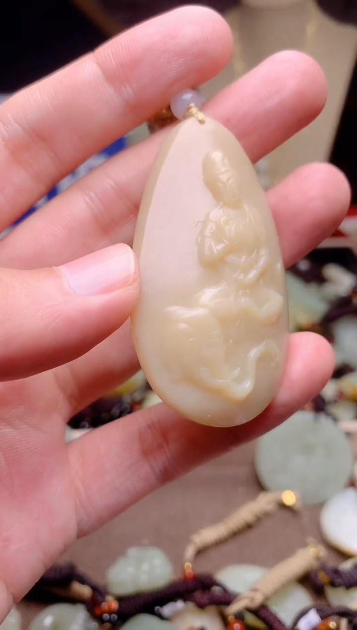 和田玉未镶嵌颈饰1