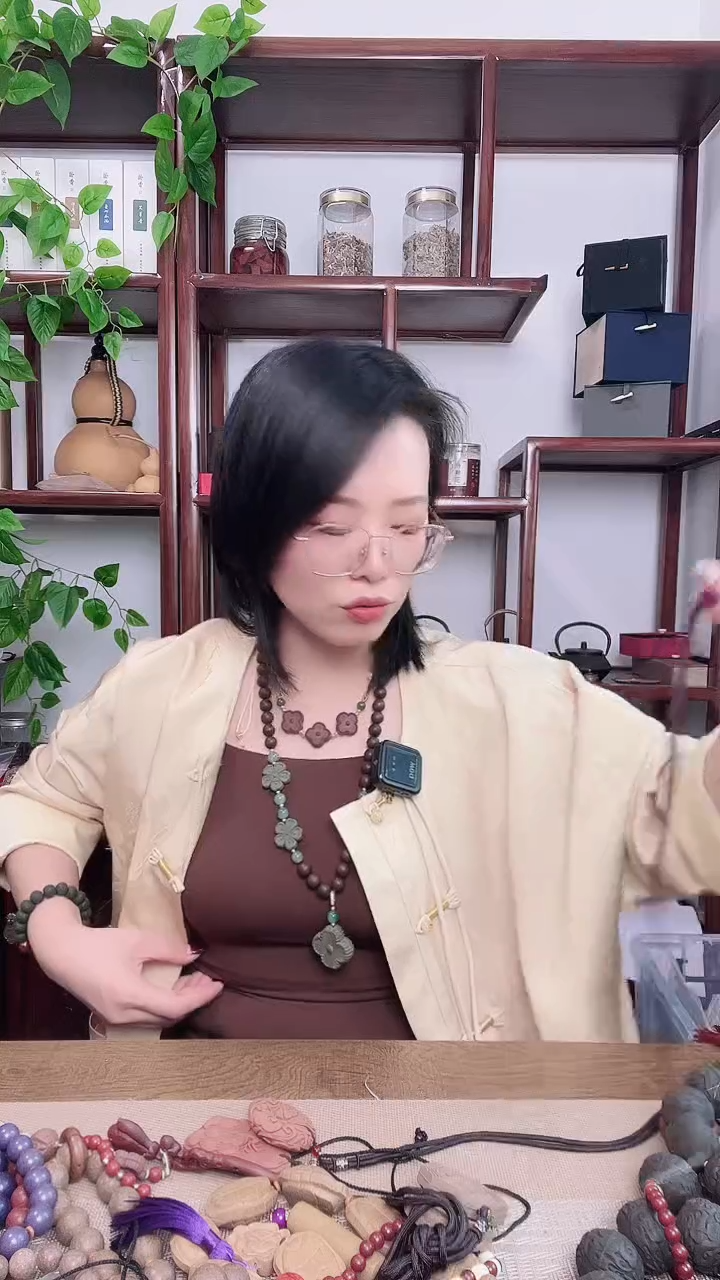 泥塑古方大四合的爱心狐手持