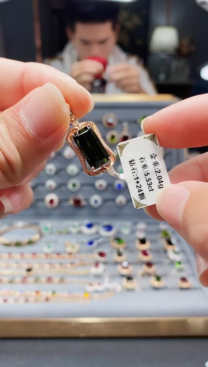 【闪购商品】碧玺颈饰18K金镶嵌5.53.