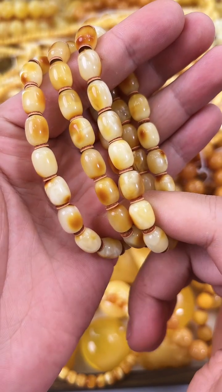 【闪购商品】琥珀手链未镶嵌蜜蜡手串多样性发其中一件