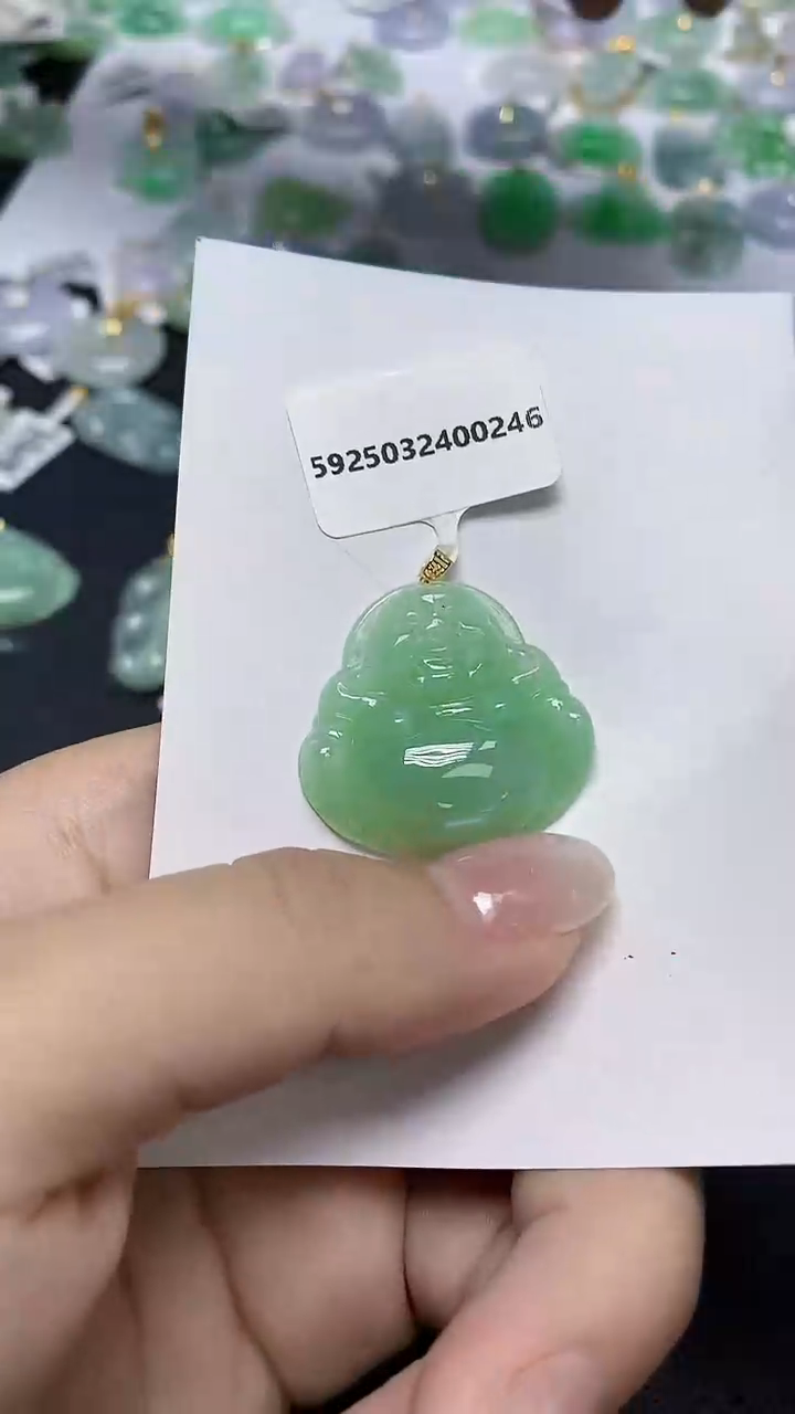 翡翠18K金镶嵌颈饰天然缅甸翡翠A货