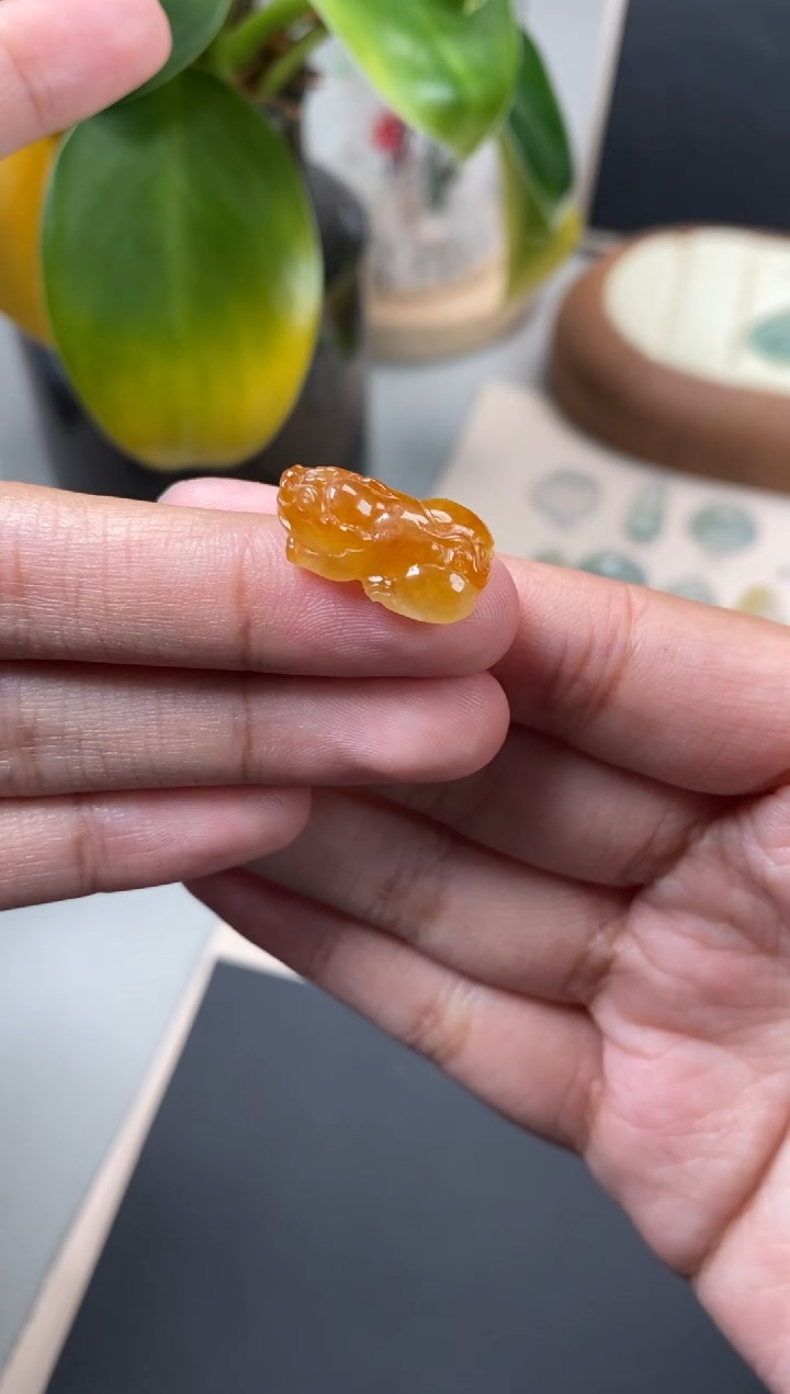 【闪购商品】翡翠颈饰未镶嵌翡翠冰黄裸石