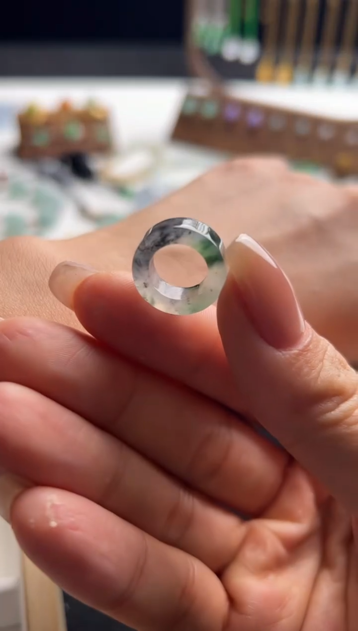 【闪购商品】定制翡翠未镶嵌乌鸡飘花跑环280-xds 清！