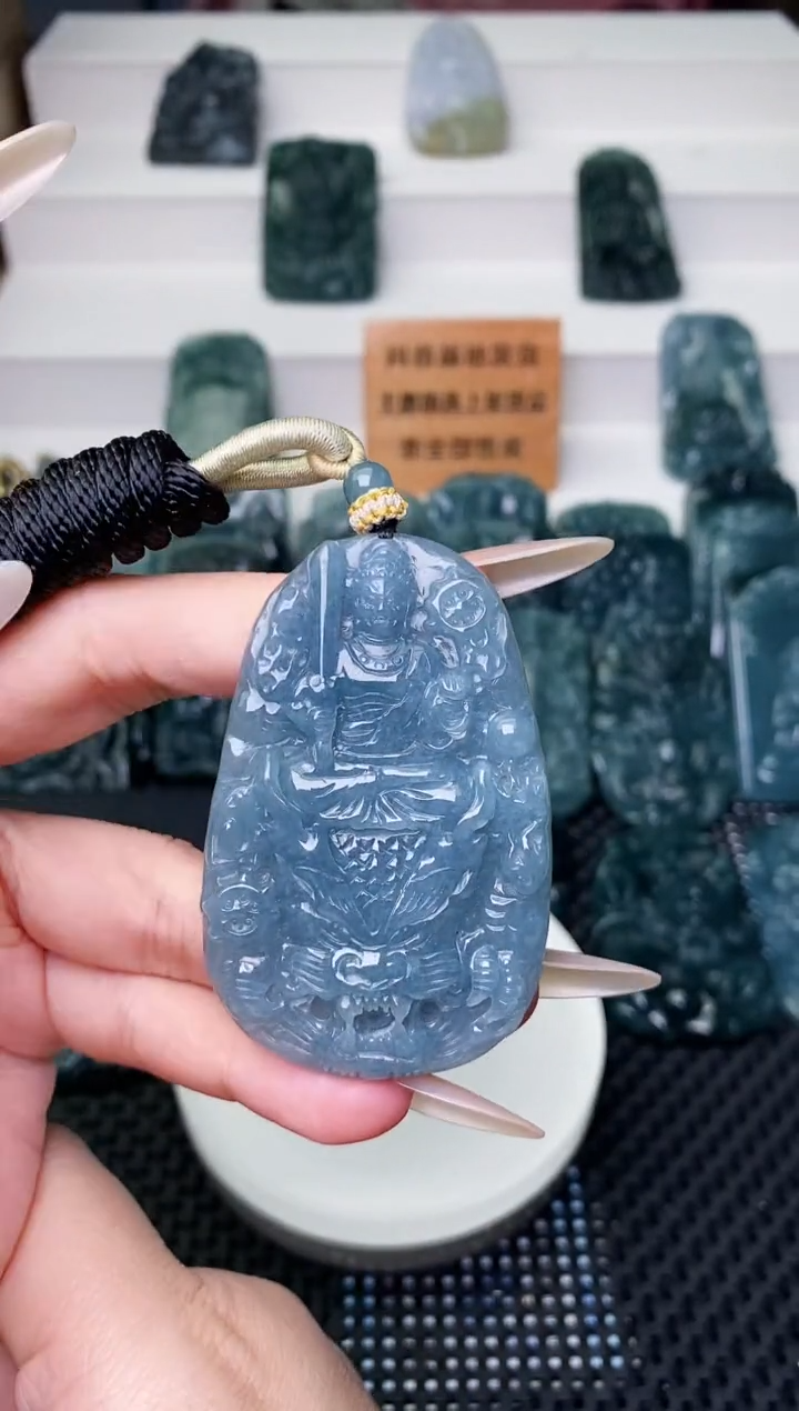 颈饰未镶嵌翡翠 