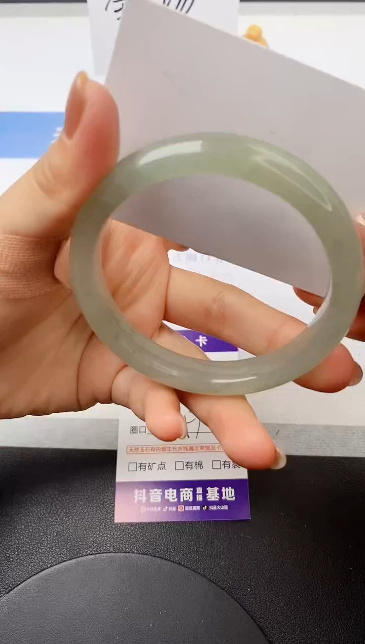 【闪购商品】石英质玉手镯未镶嵌s311