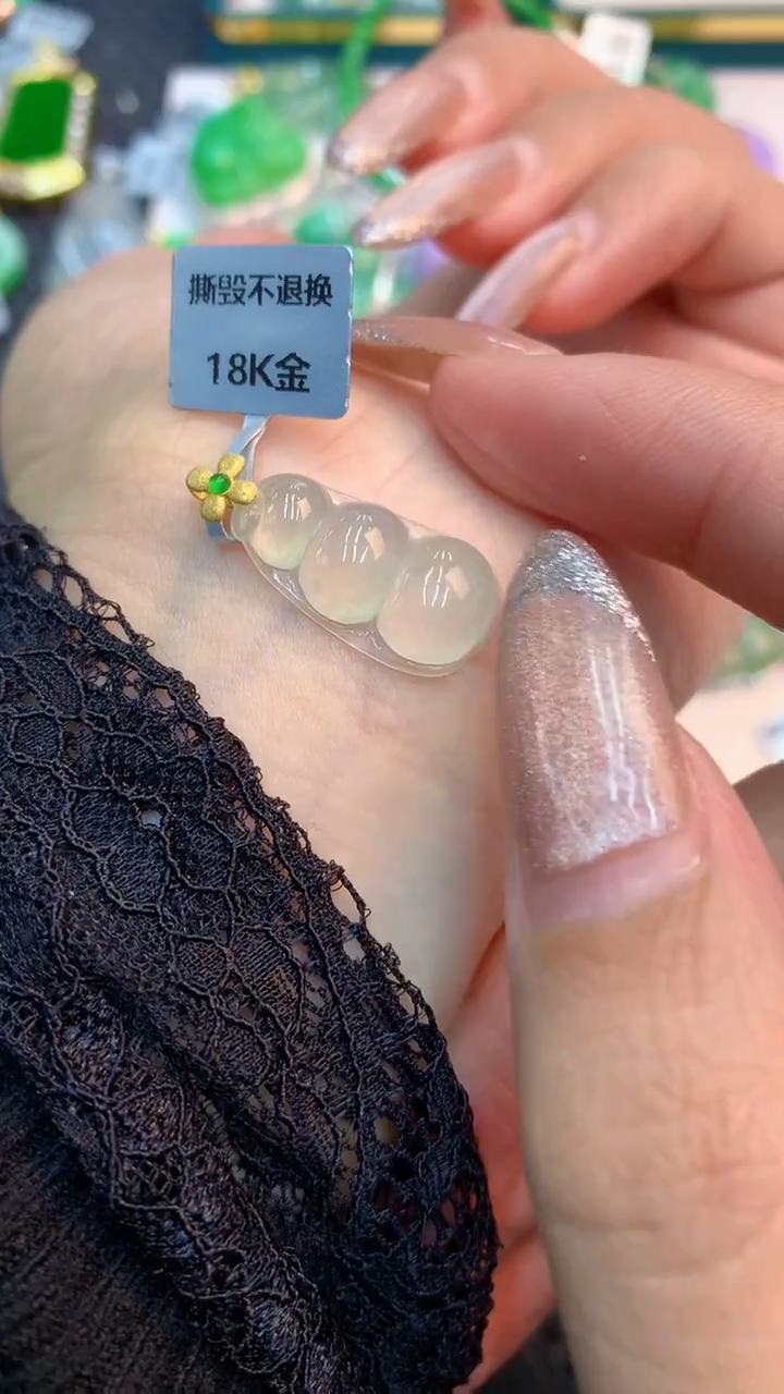 颈饰18K金镶嵌翡翠1