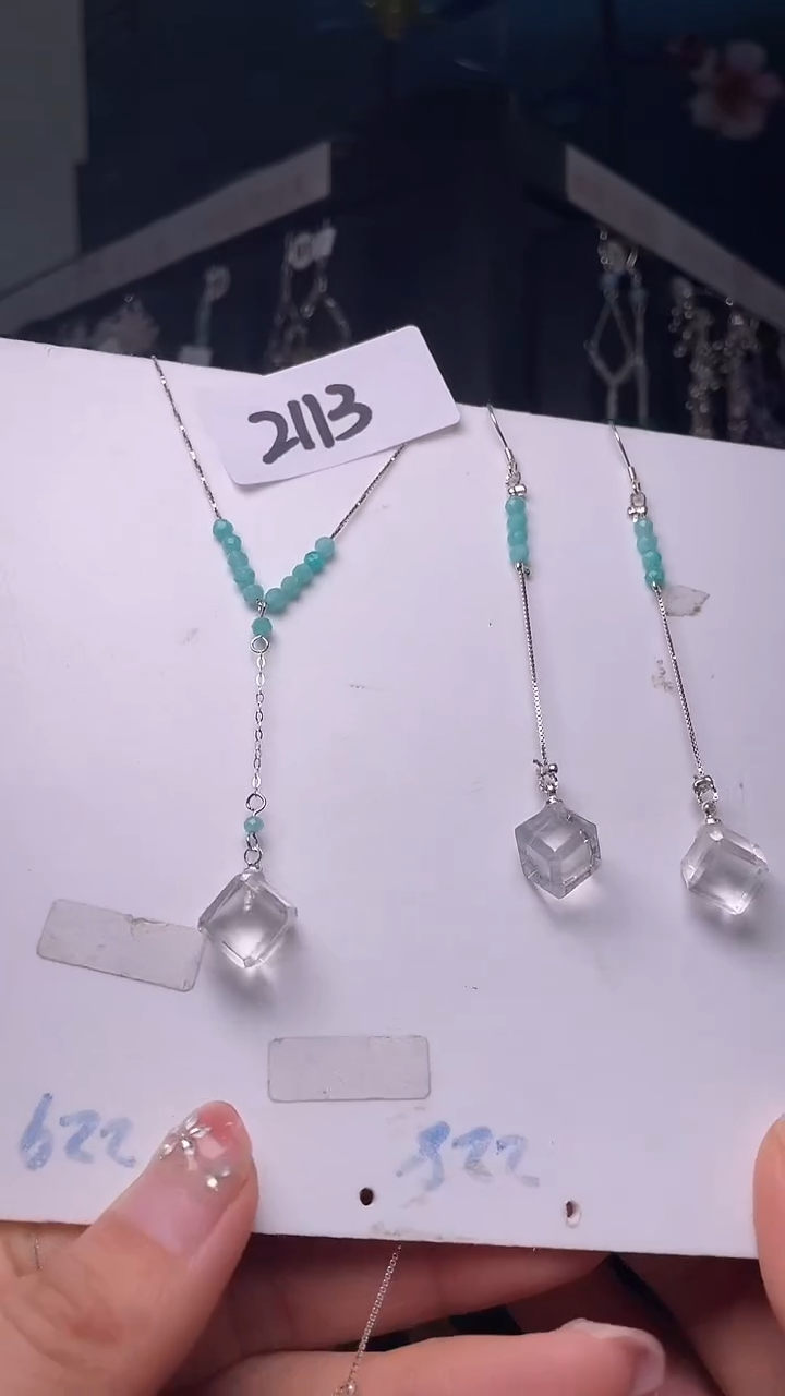 未镶嵌耳饰水晶喜欢拍