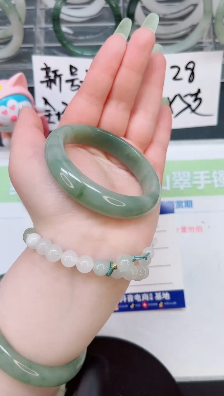 【闪购商品】石英质玉手镯未镶嵌a282