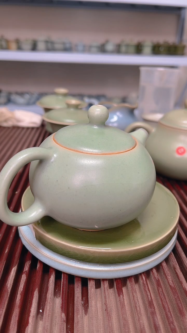 【闪购商品】瓷片原生态原矿青绿微瑕壶