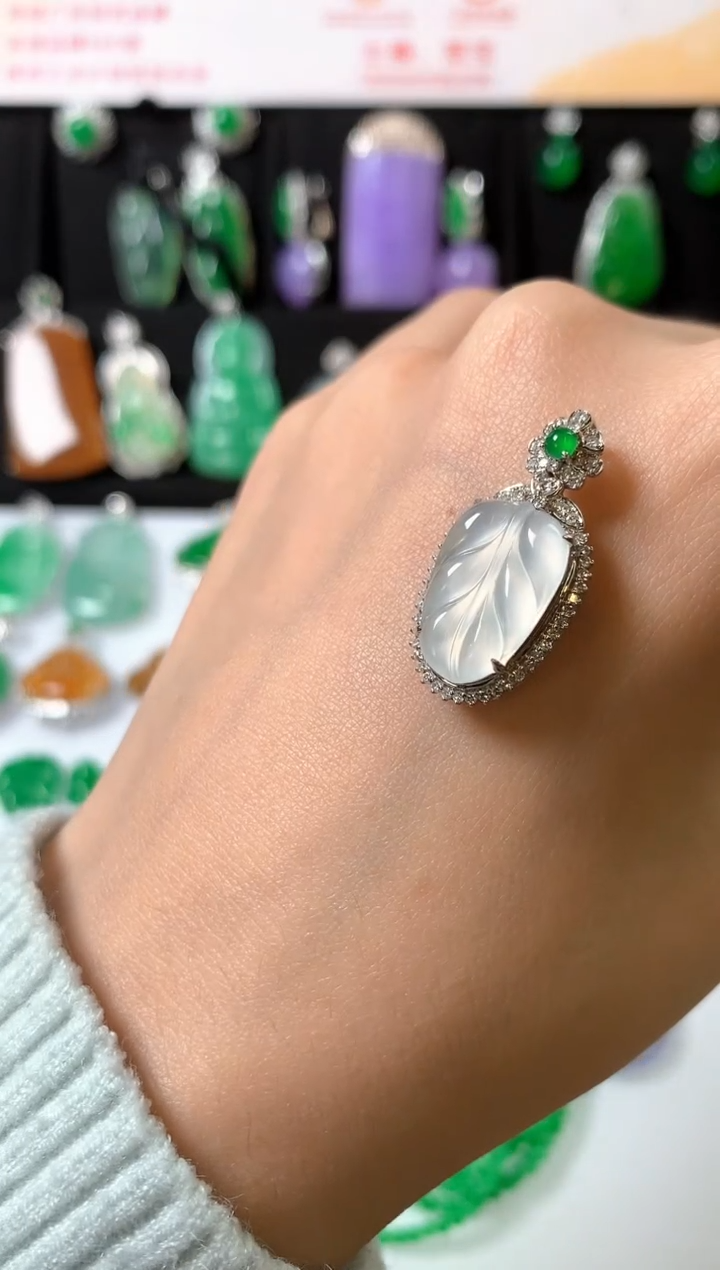 吊坠(赠链)18K金镶嵌翡翠吊坠