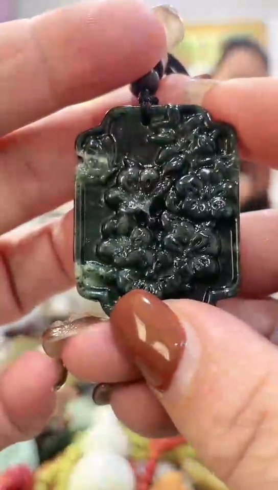 未镶嵌岫玉挂件 