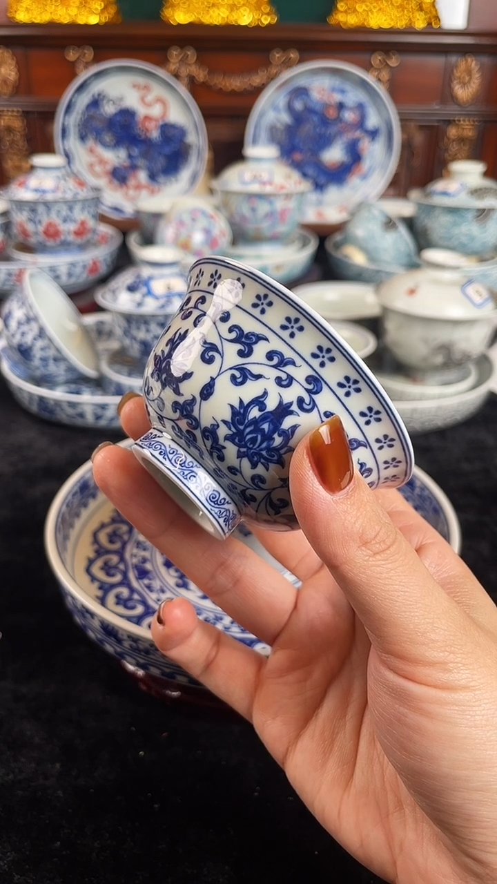 青花缠枝莲小压手一个