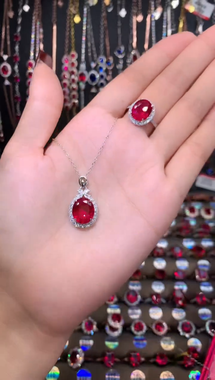 【闪购商品】红宝石吊坠(赠链)银S925镶嵌银色