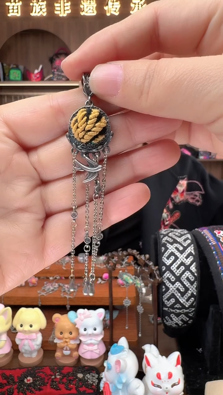 【闪购商品】织绣扶光苗绣传承135