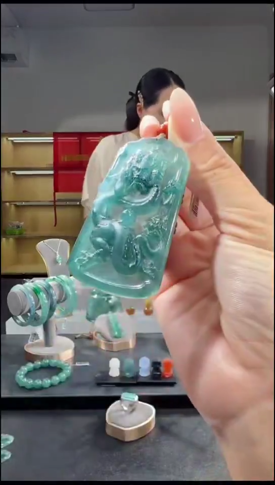 吊坠(不含链)未镶嵌翡翠龙牌（多样性发其一）